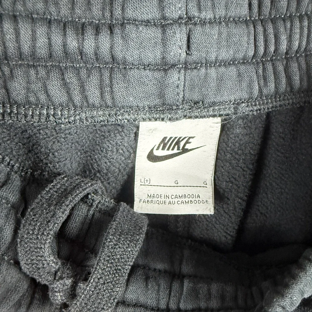 Nike Boy's Black Retro Tech Sweatpants Jogger Youth Large (12)
